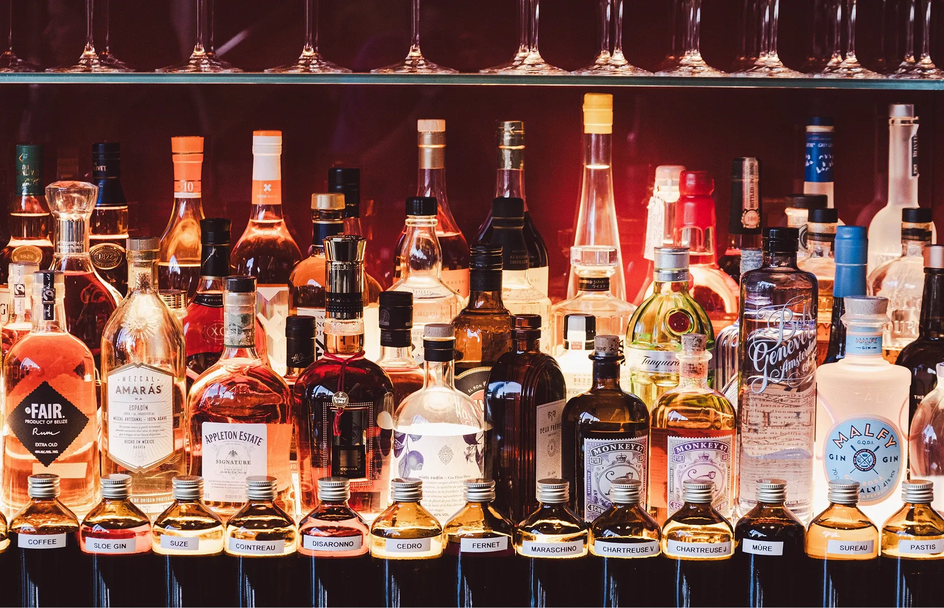 37 Quai Wilson bar identity